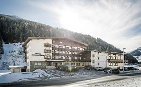 Hotel Kirchlerhof  3*